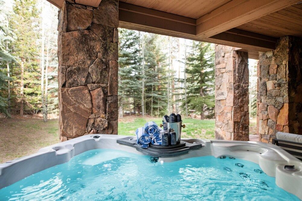 Cherry Ridge by Avantstay Incredible Mountain Mansion w Game Room Hot Tub & Views - photo 15
