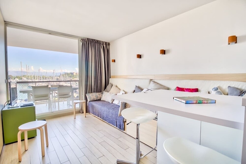 Le Rooftop Luxury Apartment sea View — 4-Star Luxury Hotel in Antibes, France