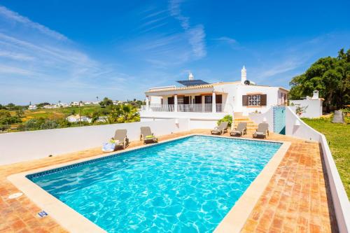 Villa Gemini — 4-Star Luxury Hotel in Guia, Portugal