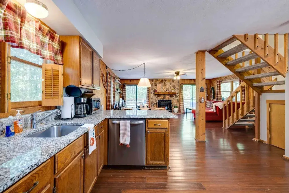 1 Mi to Bryce Resort: Quiet Cabin w Hot Tub - photo 14