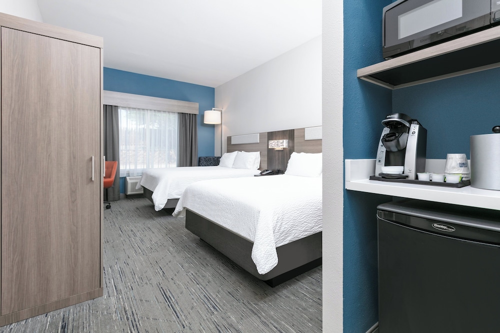 Holiday Inn Express & Suites Marshall by IHG - photo 13