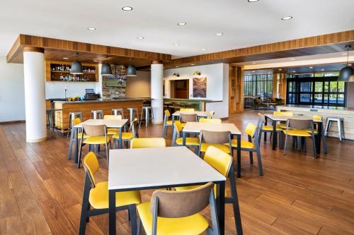 Fairfield by Marriott - photo 10
