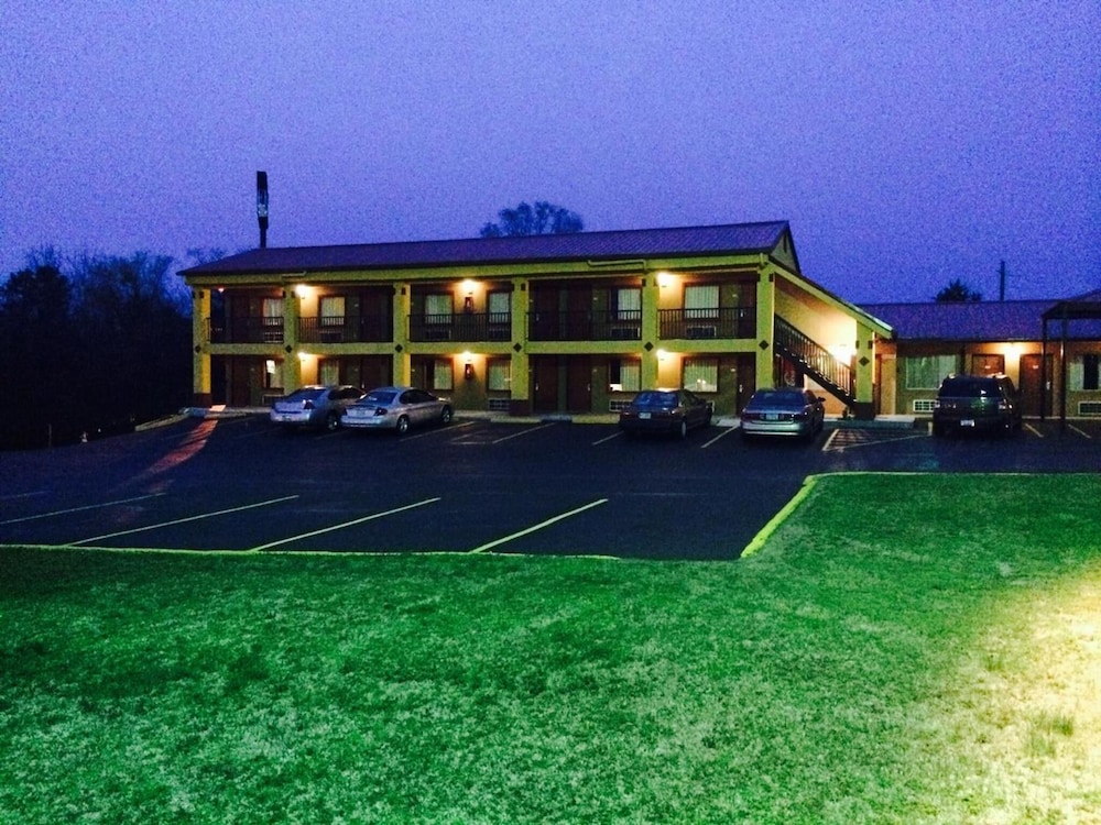 Duffys Motel Calhoun - photo 27
