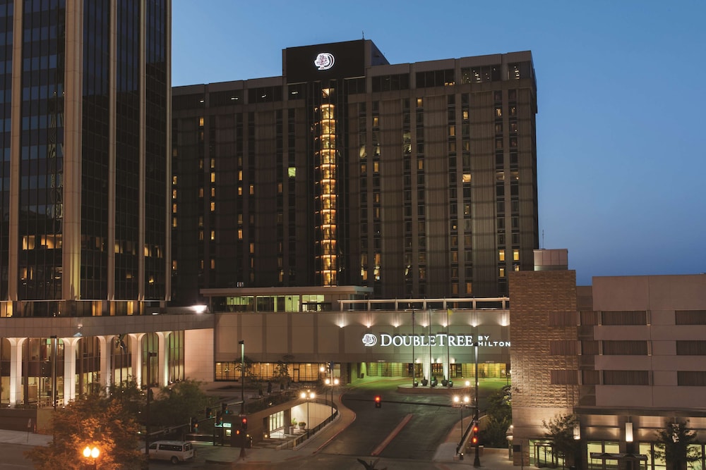 DoubleTree by Hilton Omaha Downtown - featured photo