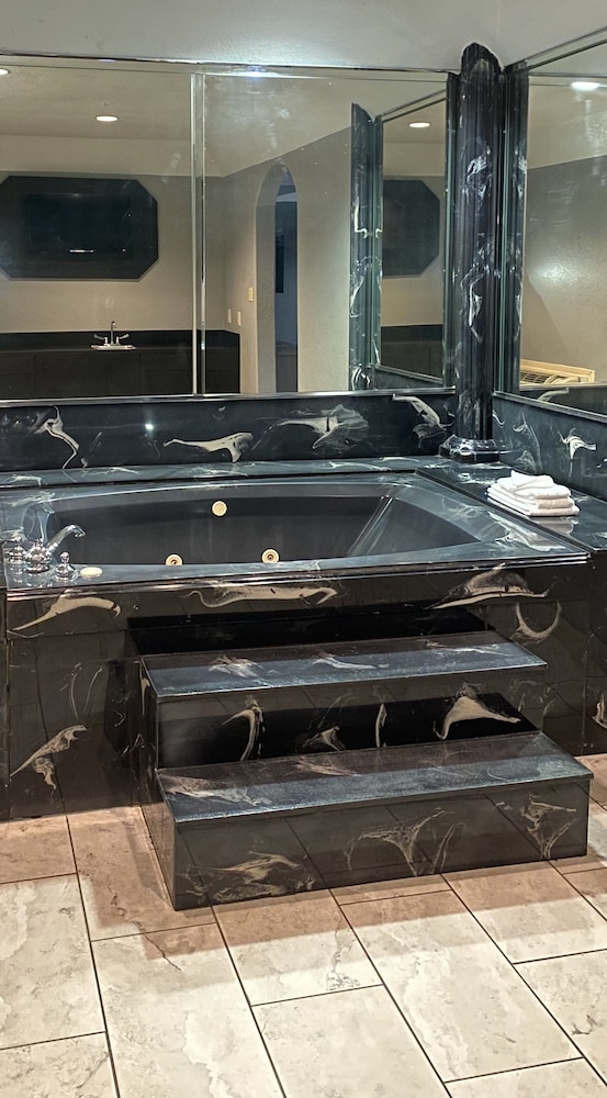 Island Suites - photo 18