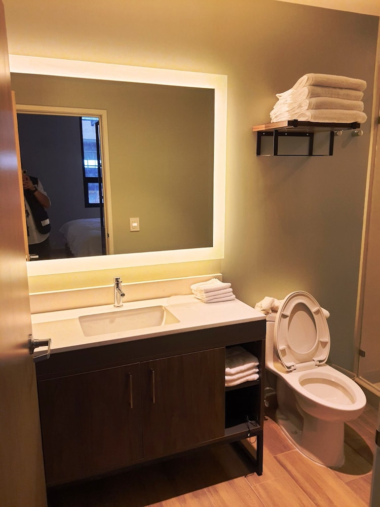 Staybridge Suites Guadalajara Novena by IHG