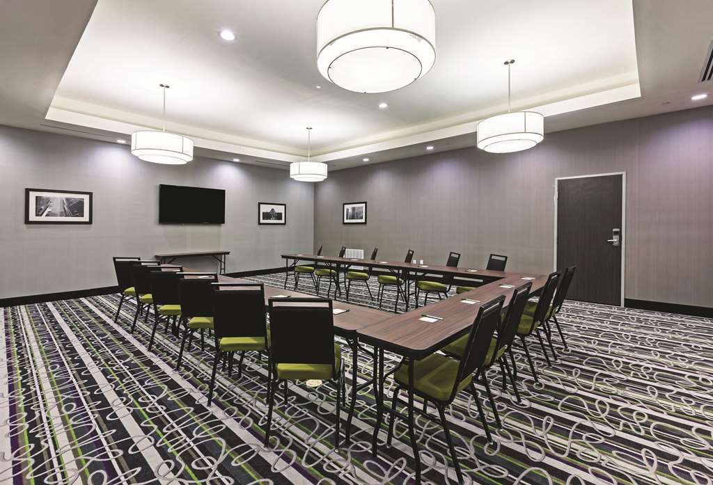 La Quinta Inn & Suites by Wyndham College Station South - photo 41