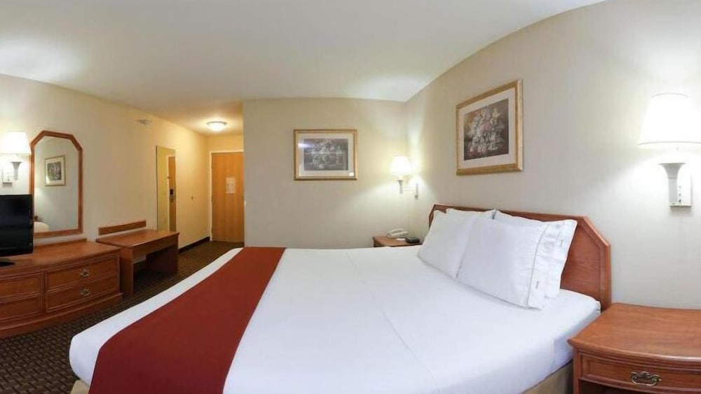 Holiday Inn Express & Suites Bucyrus by IHG - photo 15