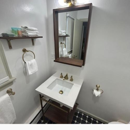 Colonial Inn & Creamery - photo 14