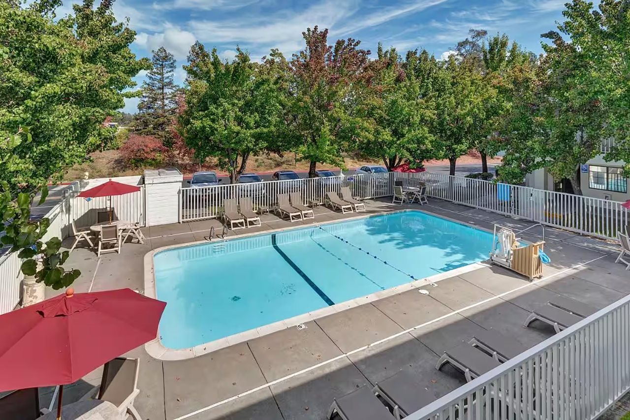 Super 8 by Wyndham Santa Rosa North - photo 4