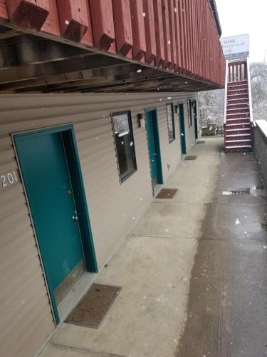 Perry O Inn & Suites - photo 22