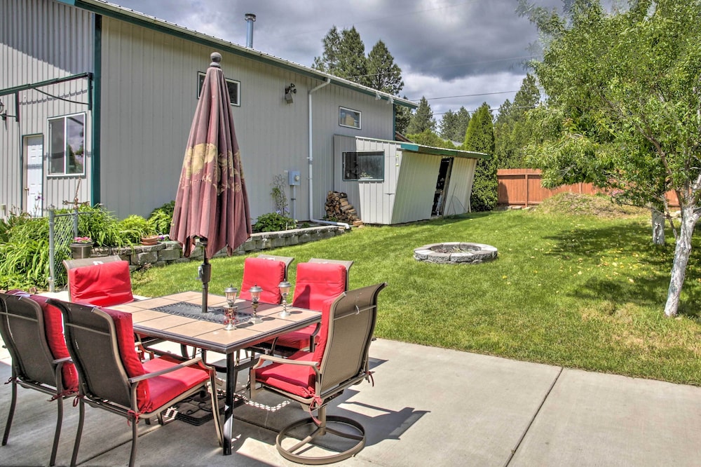 Sunny Home with Patio Less Than 10 Mi to Lake Coeur dAlene — 4-Star Luxury Hotel in Post Falls, United States