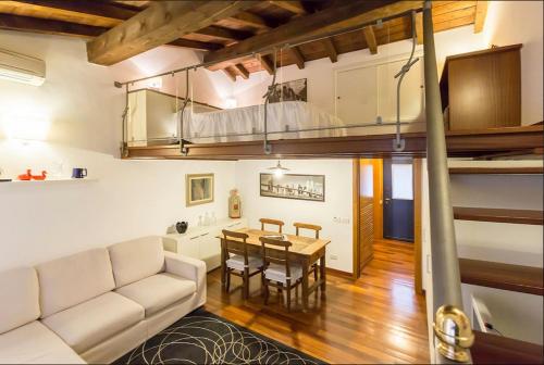 Appartamento Cairoli — 4-Star Luxury Hotel in Milan, Italy