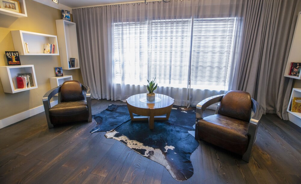Lincoln Arms Suites - photo 5