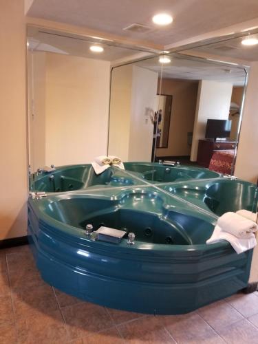 Perry O Inn & Suites - photo 21