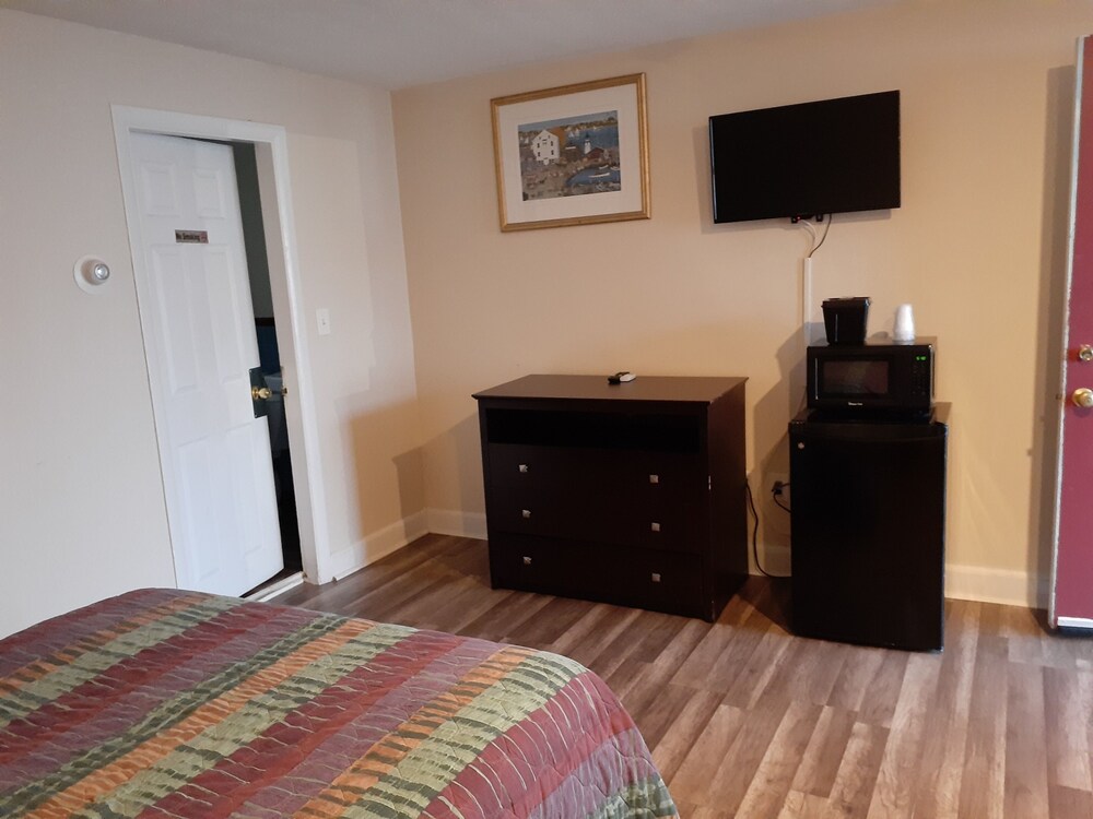 Town Line Motel - photo 47