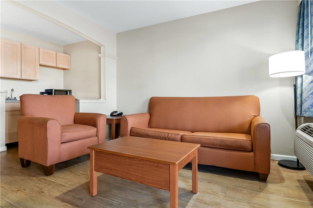Days Inn by Wyndham Nacogdoches SFA University Downtown - photo 27