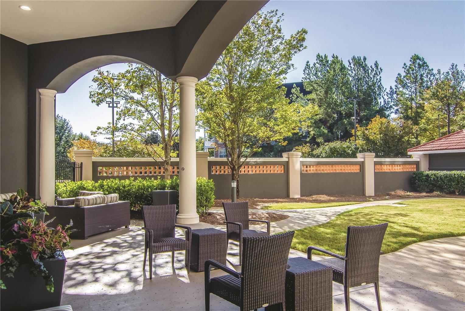 La Quinta Inn & Suites by Wyndham Atlanta Perimeter Medical - photo 5