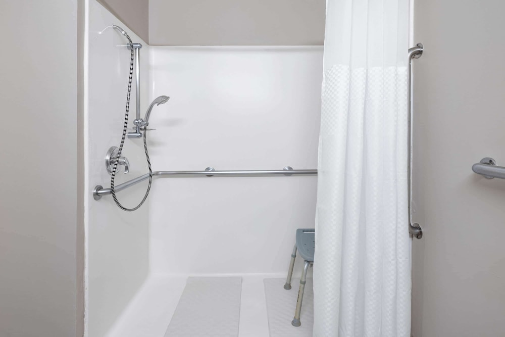 Baymont by Wyndham Gurnee - photo 27