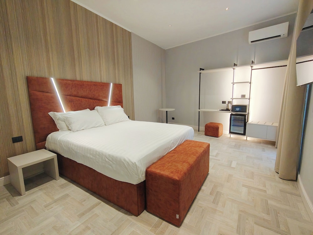 Crystal Domus — 4-Star Luxury Hotel in Rome, Italy