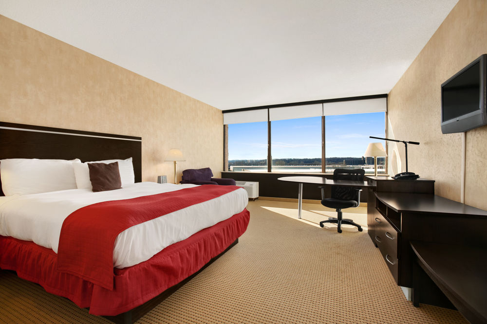 Howard Johnson Plaza Kansas City Hotel and Conference Center - photo 8