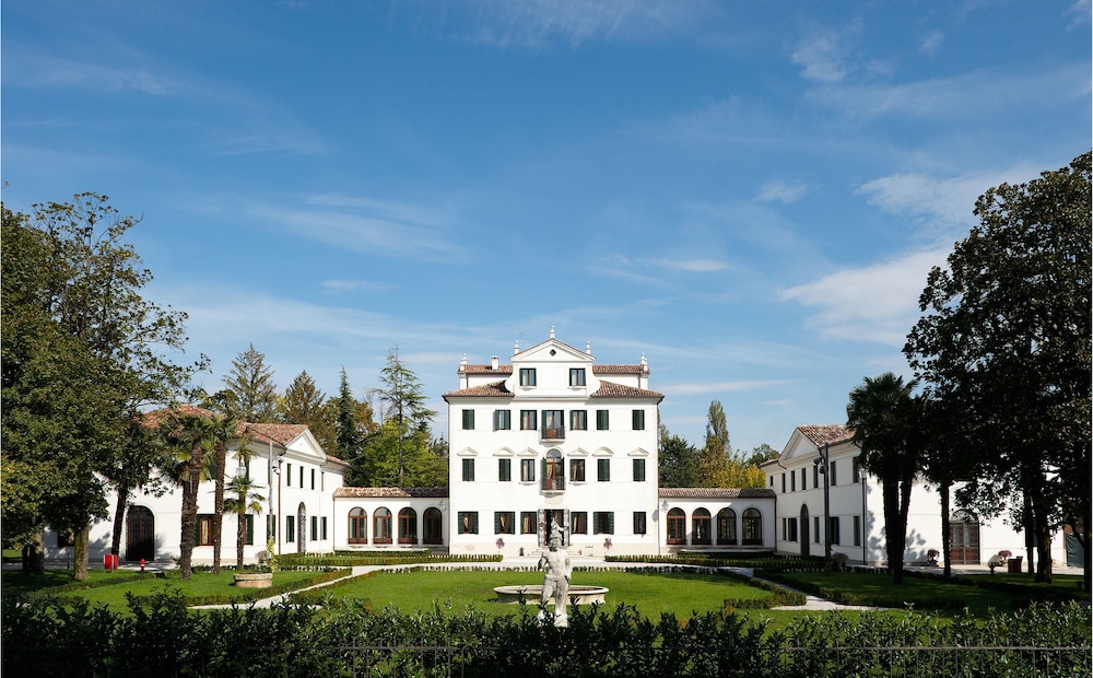 Villa Contarini Nenzi — 4-Star Luxury Hotel in Casier, Italy