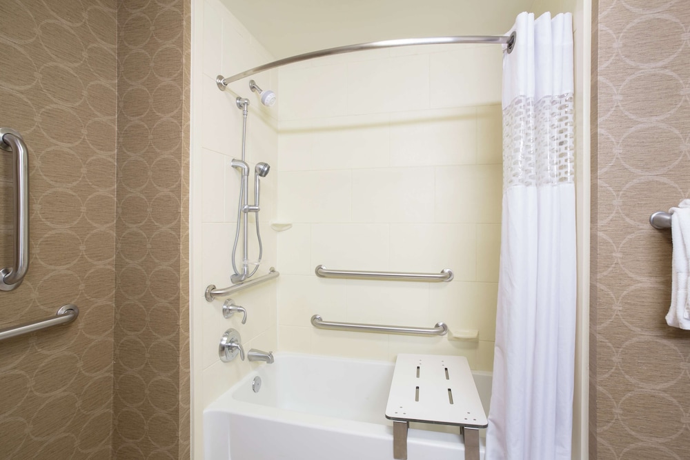 Hampton Inn & Suites I 35 Mulvane - photo 18