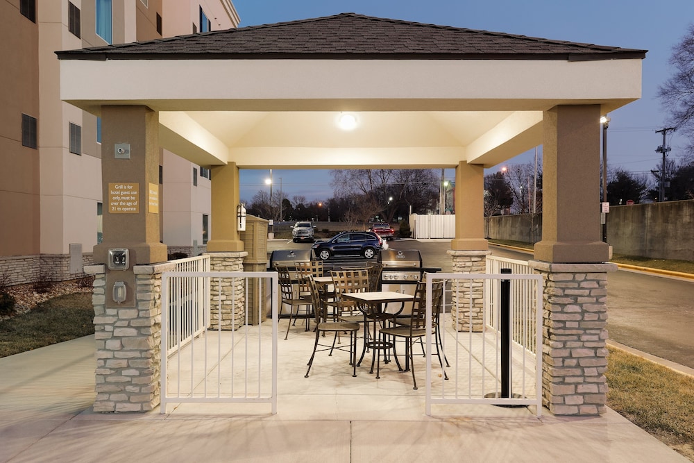 Candlewood Suites Lenexa Overland Park Area - photo 44