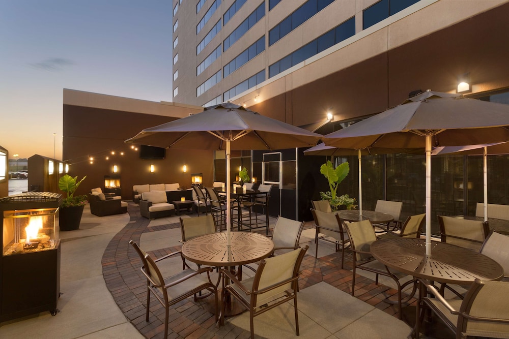 Hilton Chicago Oak Brook Suites — hotel in Villa Park