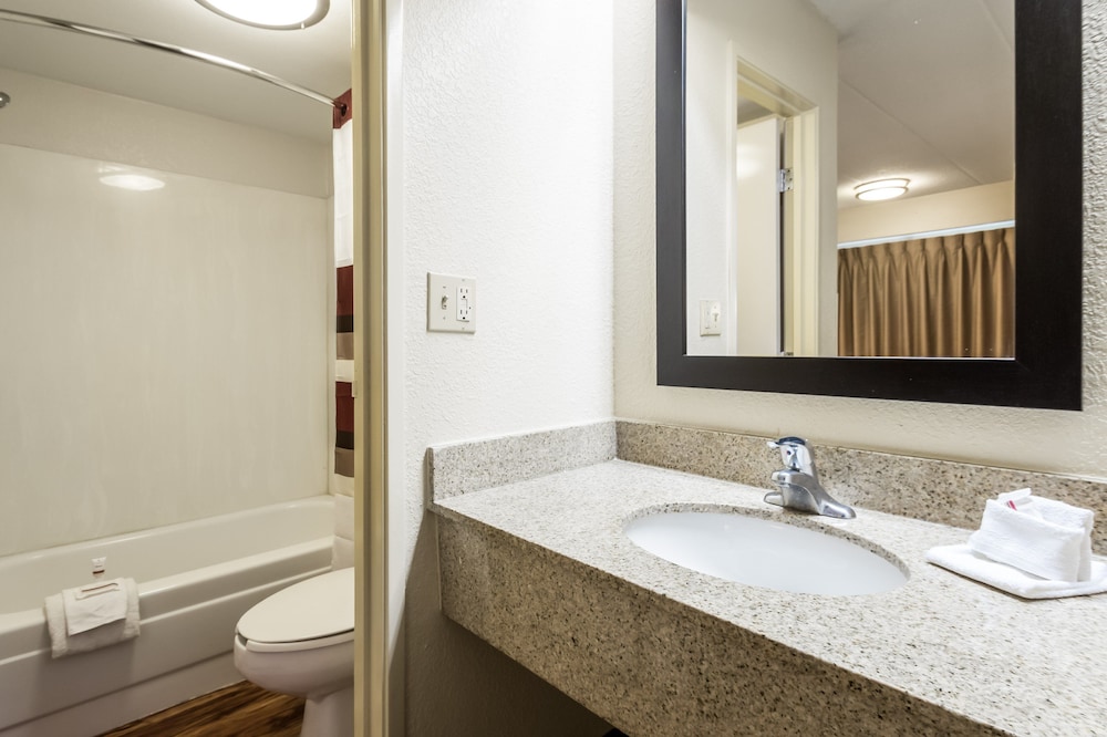Red Roof Inn Edison - photo 15