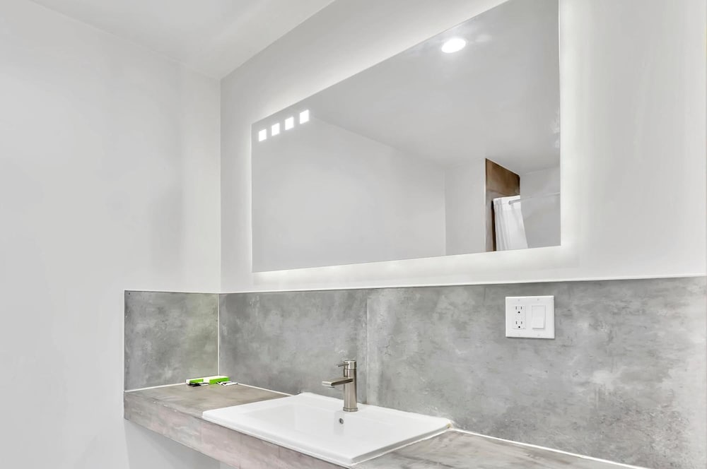 Exclusivo Inn & Suites - photo 26