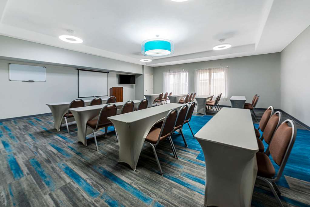 La Quinta Inn & Suites by Wyndham Orange - photo 35