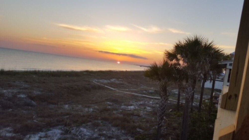 Shore Looks Good by Pristine Properties Vacation Rentals — 4-Star Luxury Hotel in Mexico Beach, United States