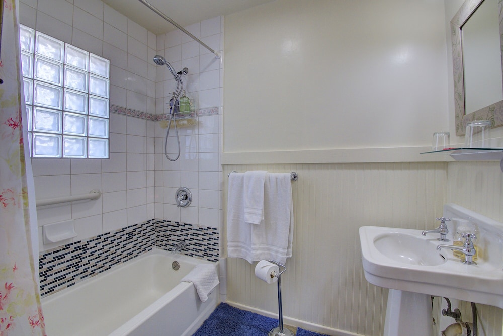 Secret Garden Inn and Cottages - photo 113