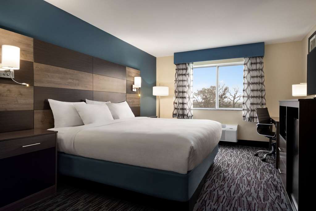 AmericInn by Wyndham Dodgeville - photo 12