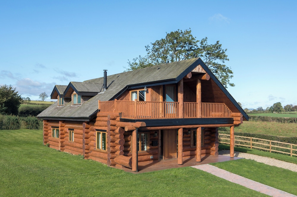 Traditional Scandinavian north American Log Home