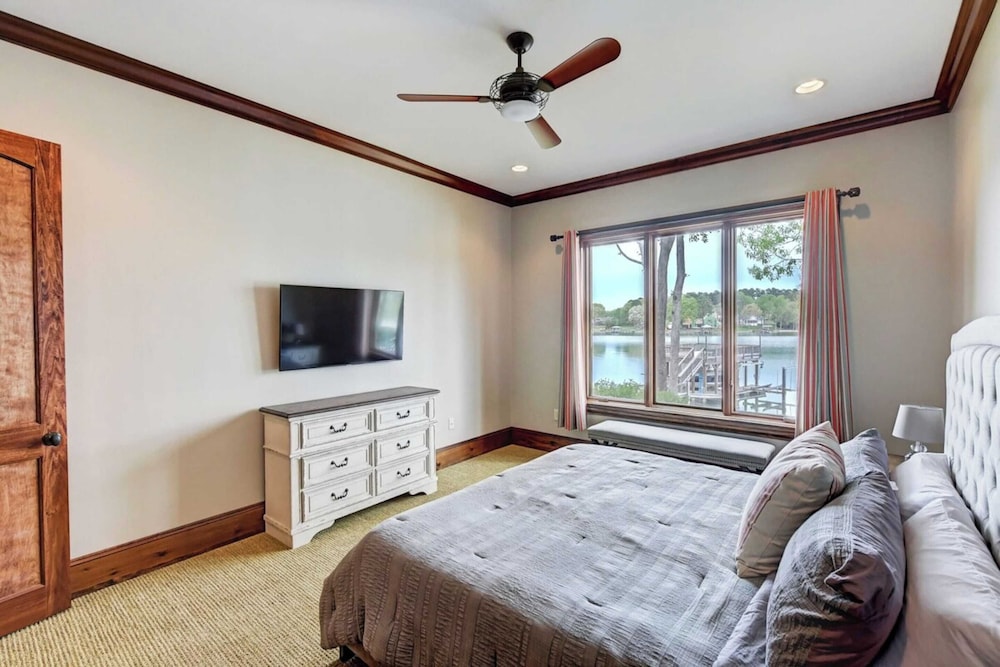 Sunset Shores Resort: The Grand House by Avantstay Lakefront Spa Private Dock beach Game Room - photo 42