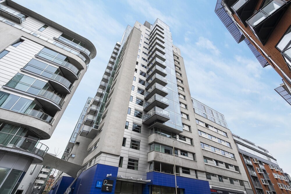 Borough Flat With City Views by Underthedoormat — 4-Star Luxury Hotel in London, United Kingdom