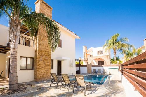 Villa Ioanna 50m from Med Sea