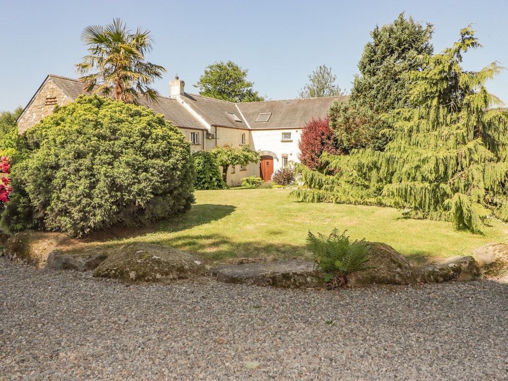 2 Yr Hen Felin — 4-Star Luxury Hotel in Haverfordwest, United Kingdom