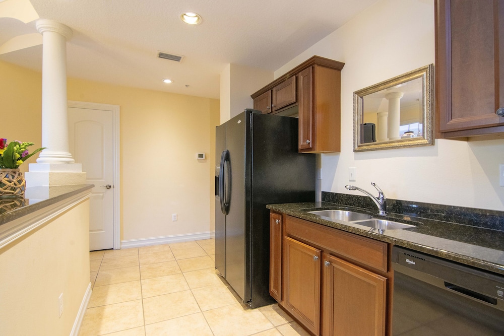 Emerald Greens Hotel Condo Resort - photo 8