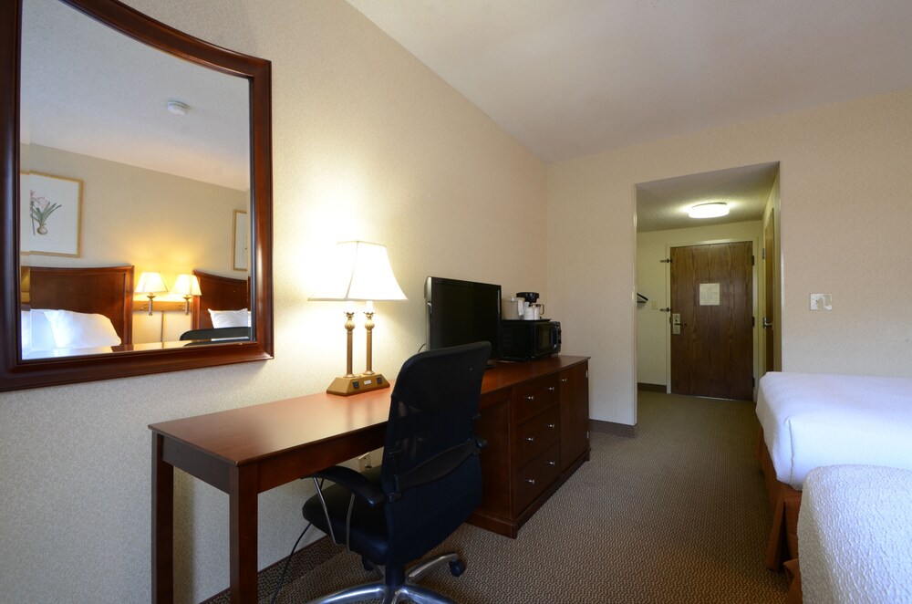 English Inn Of Charlottesville - photo 9