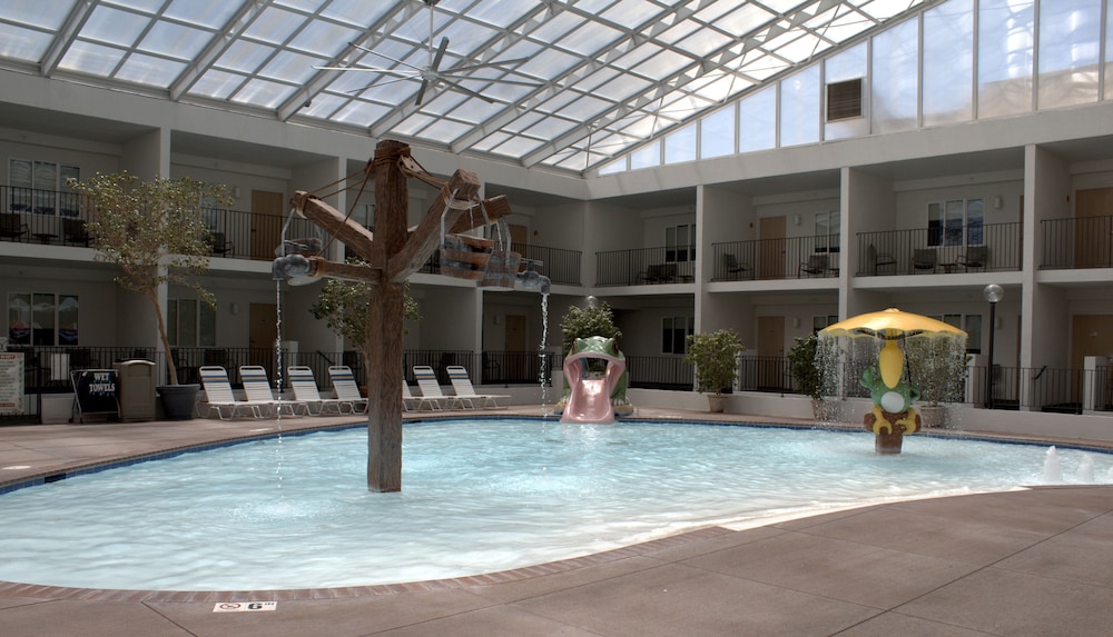 Adventureland Inn - photo 5