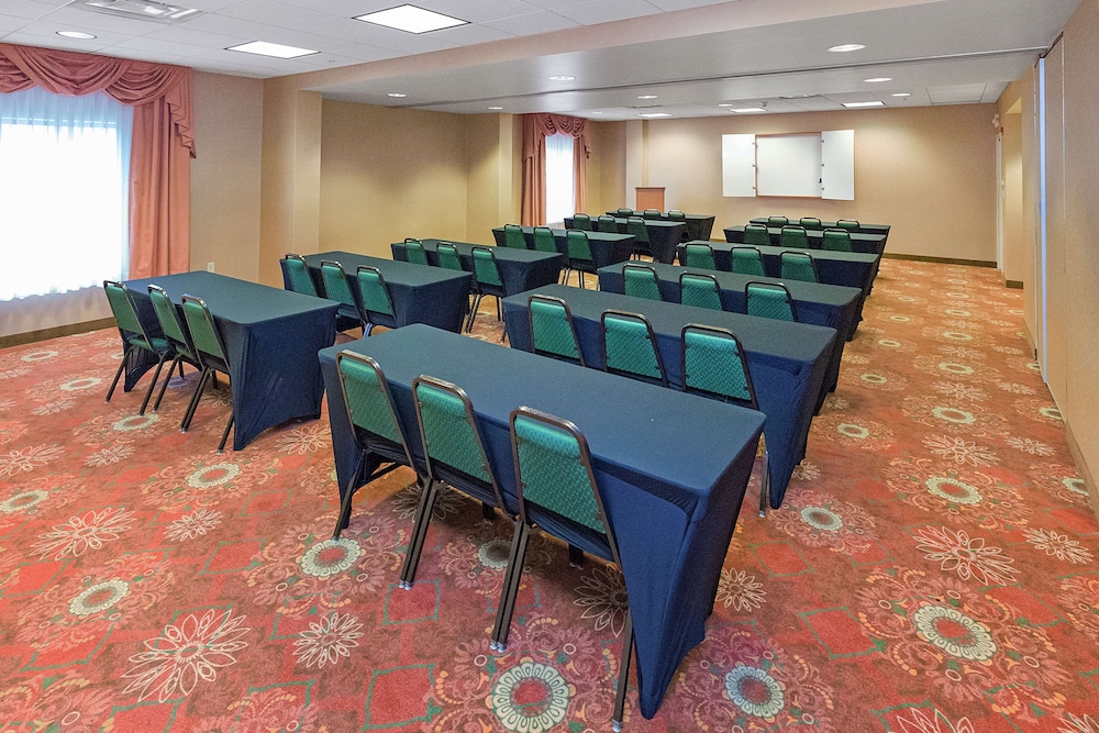 Hampton Inn & Suites Blairsville - photo 50