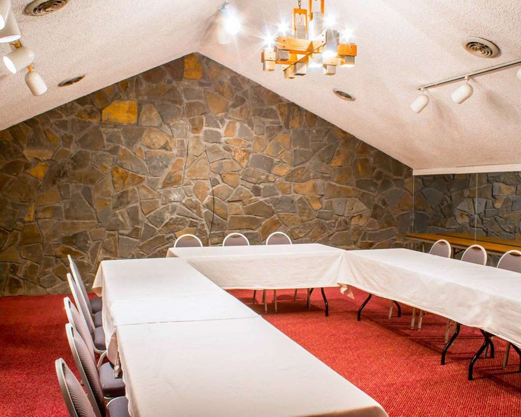 Econo Lodge Inn & Suites Colonie Center Mall - photo 23