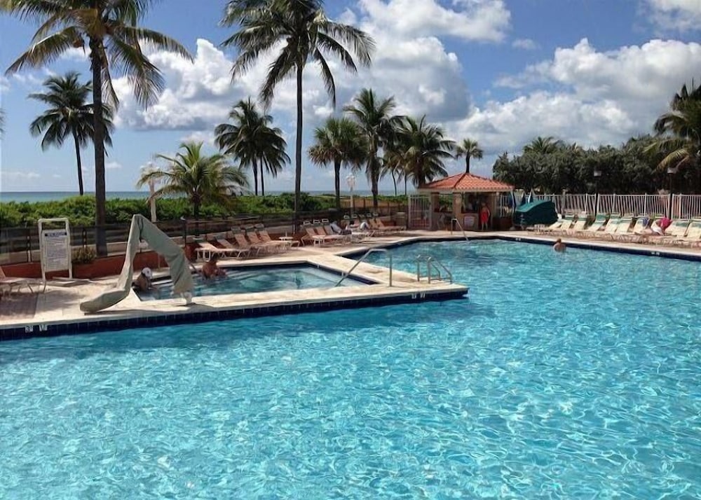 Hollywood Beach Resort Stylish Large Studio - photo 9
