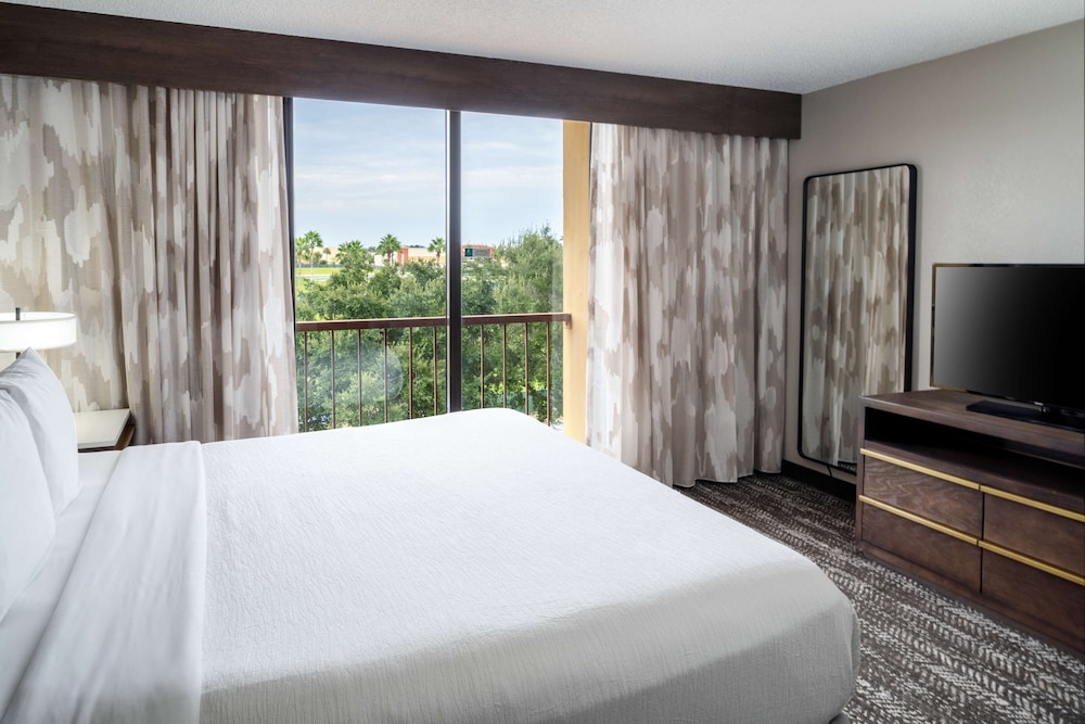 Embassy Suites by Hilton Orlando North - photo 8