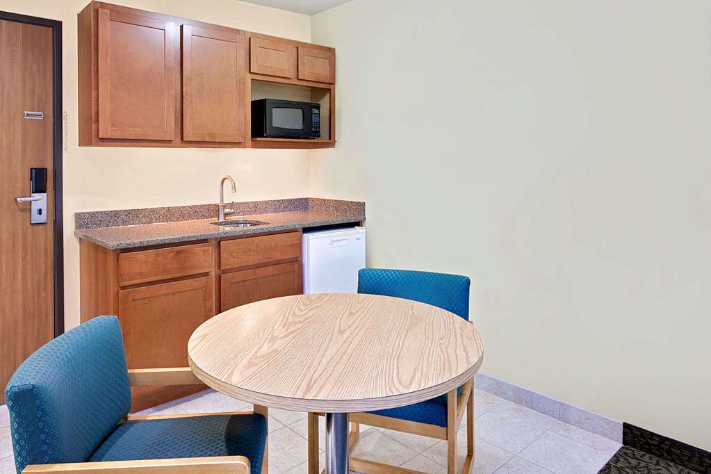 Days Inn by Wyndham Cadillac - photo 15