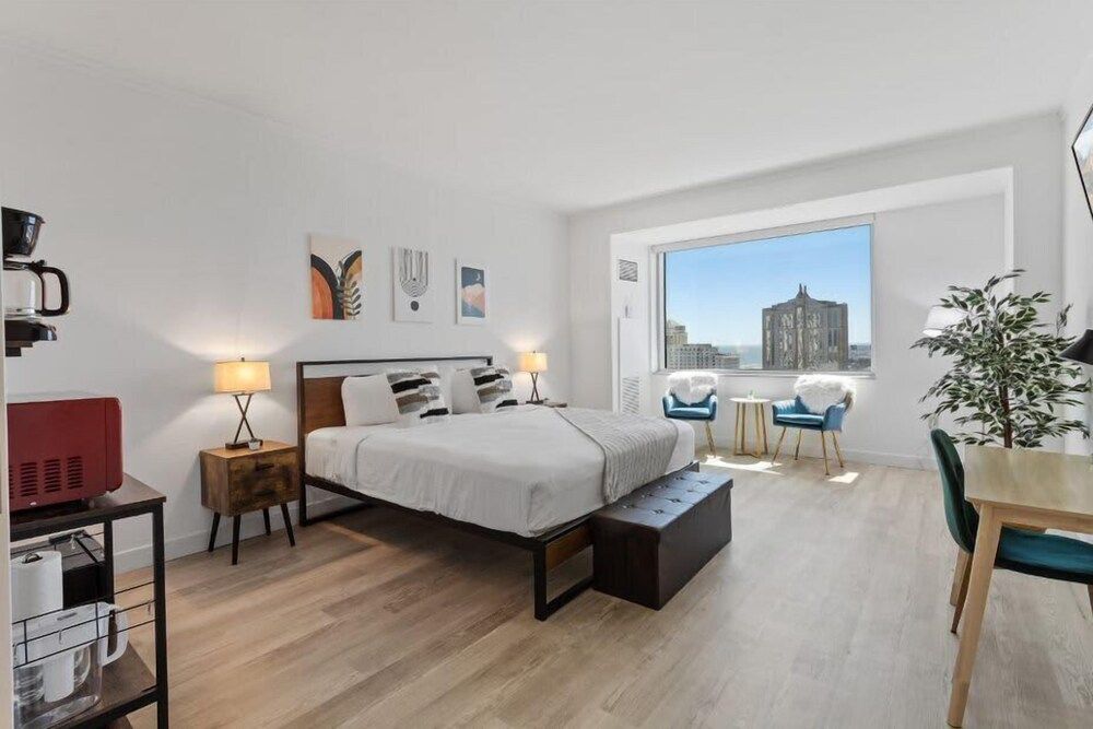 Boardwalk King Bed Retreats by Cozysuites - photo 6