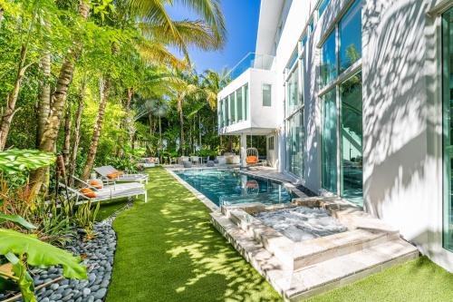 Villa Loggia Oasis Luxurious 6BD 7BA with Resort Style Pool - photo 27